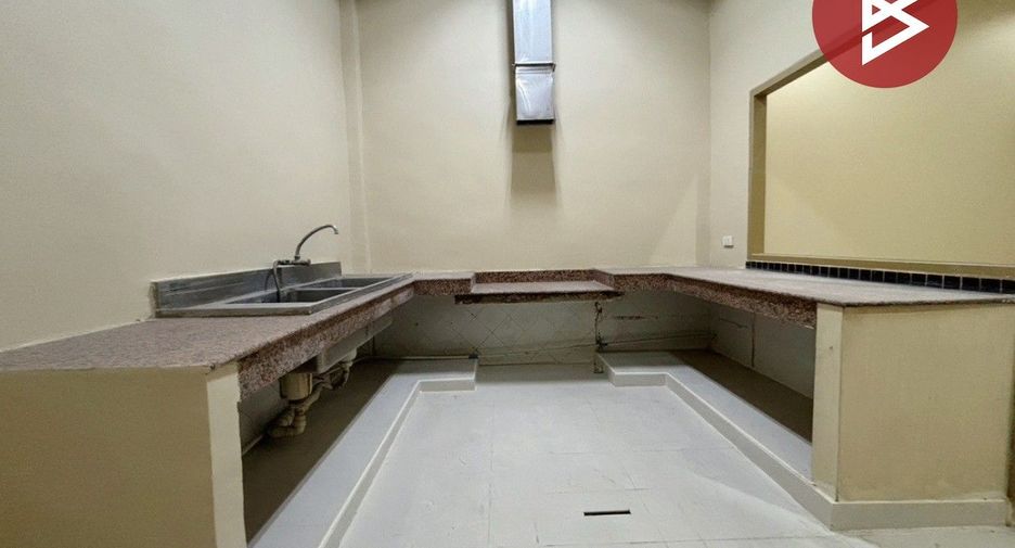 For sale 3 bedrooms townhouse in Mueang Samut Prakan, Samut Prakan