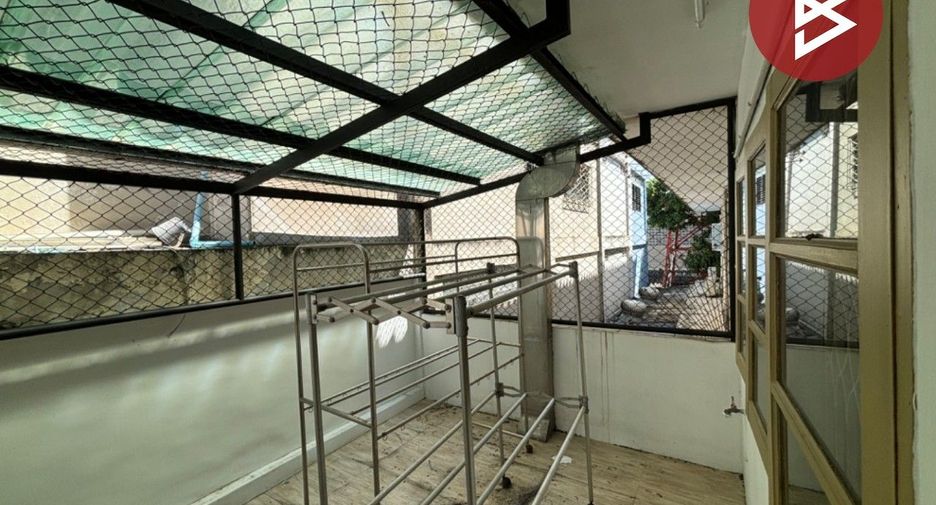 For sale 3 bedrooms townhouse in Mueang Samut Prakan, Samut Prakan