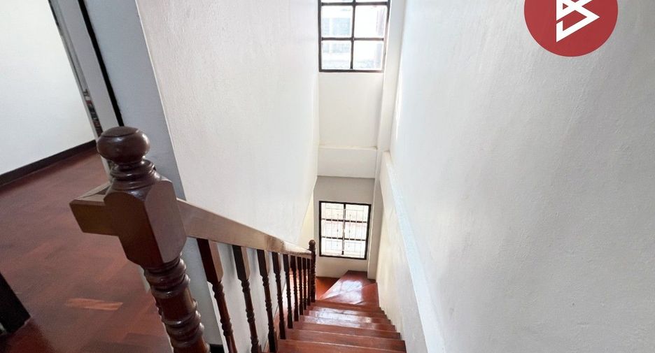 À vendre 3 chambres maison de ville à Phasi Charoen, Bangkok