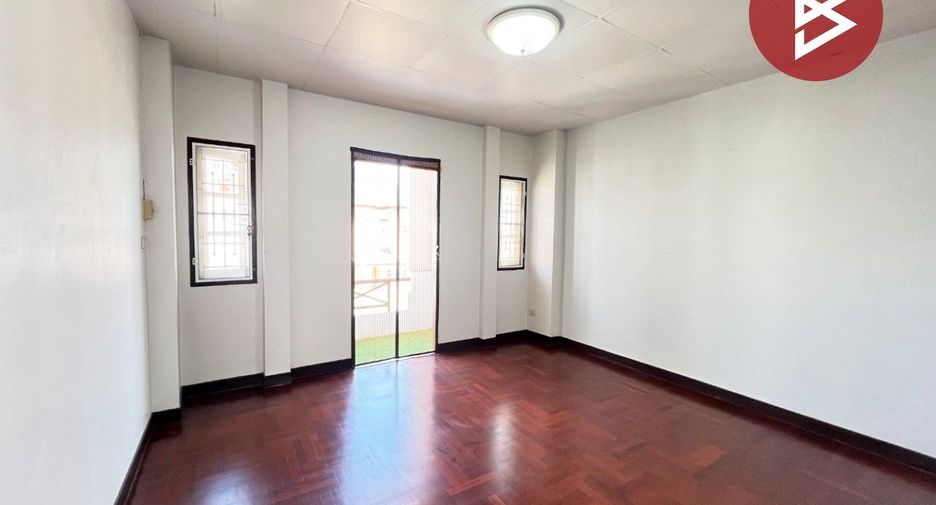 À vendre 3 chambres maison de ville à Phasi Charoen, Bangkok
