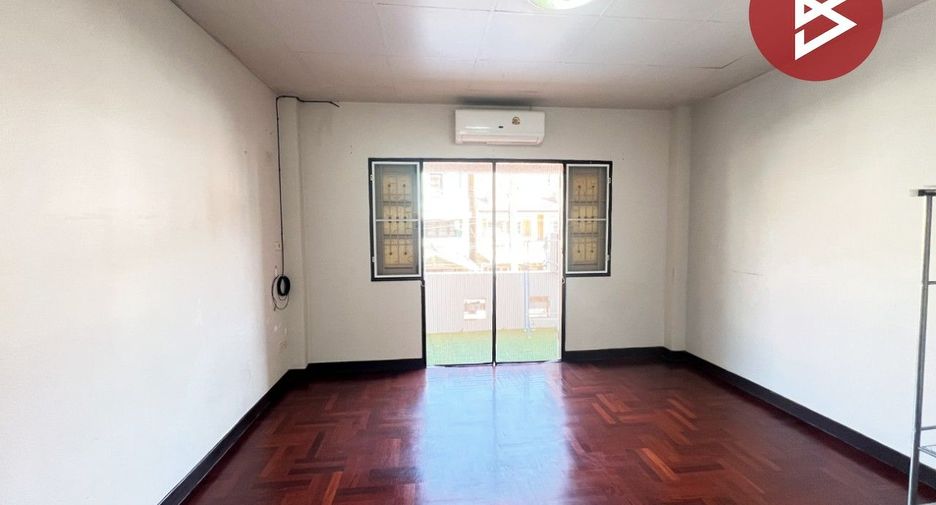 À vendre 3 chambres maison de ville à Phasi Charoen, Bangkok