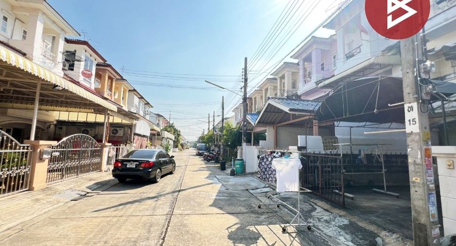 À vendre 3 chambres maison de ville à Phasi Charoen, Bangkok