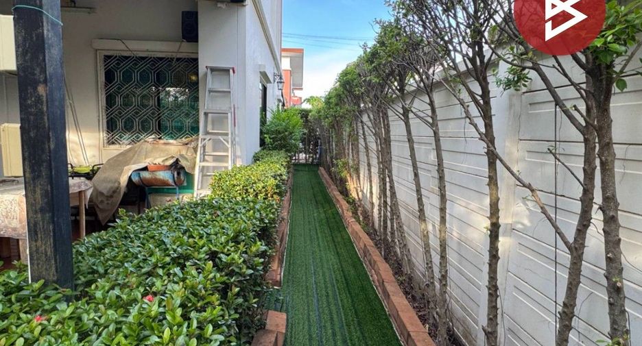 For sale 3 bedrooms townhouse in Ban Pho, Chachoengsao