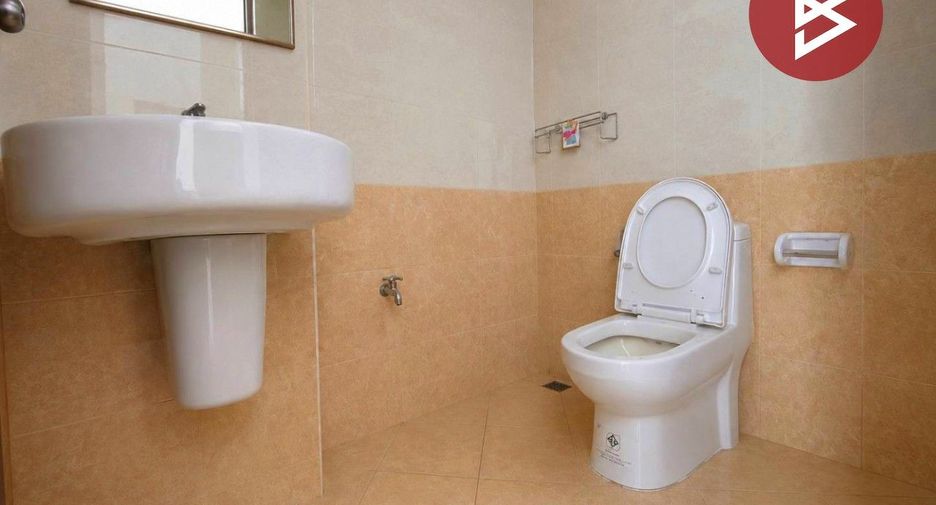 For sale 4 bedrooms townhouse in Bang Khun Thian, Bangkok