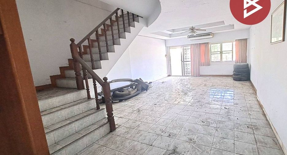 Продажа 3 спальни таунхаус в Mueang Chon Buri, Чонбури