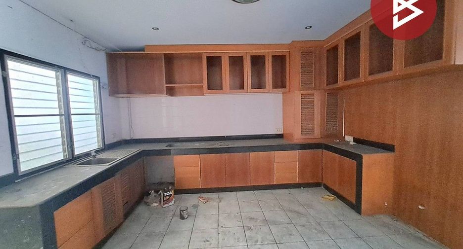 Продажа 3 спальни таунхаус в Mueang Chon Buri, Чонбури
