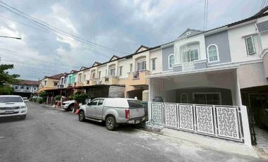 For sale 3 bedrooms townhouse in Khlong Sam Wa, Bangkok
