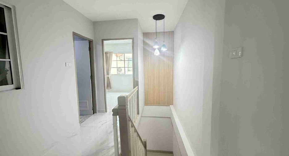 For sale 3 bedrooms townhouse in Khlong Sam Wa, Bangkok
