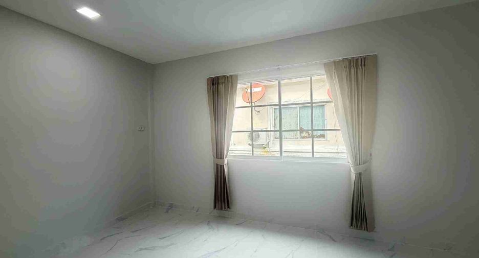 For sale 3 bedrooms townhouse in Khlong Sam Wa, Bangkok