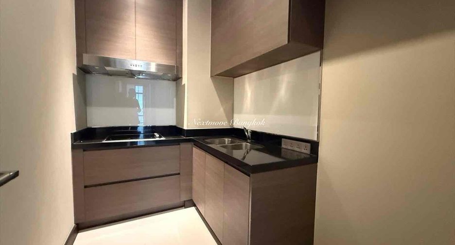 For sale 3 bedrooms condo in Khlong Toei, Bangkok