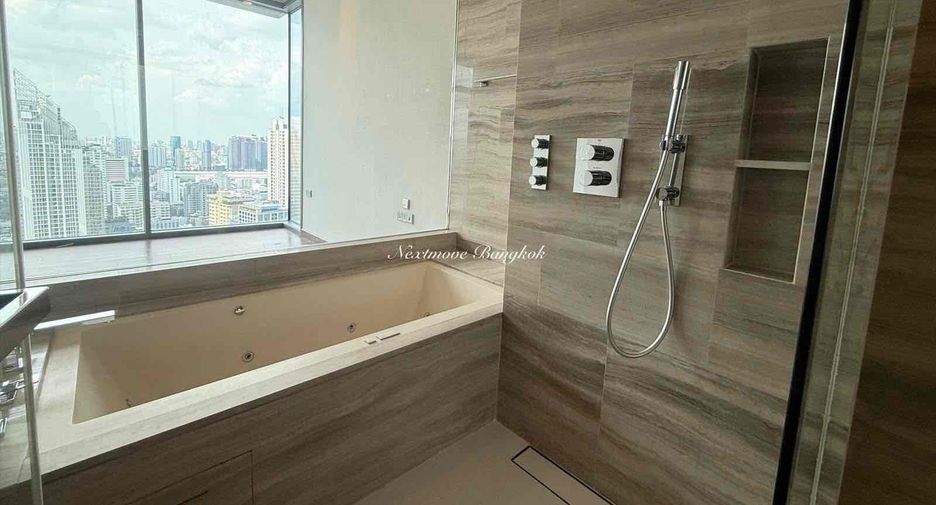 For sale 3 bedrooms condo in Khlong Toei, Bangkok