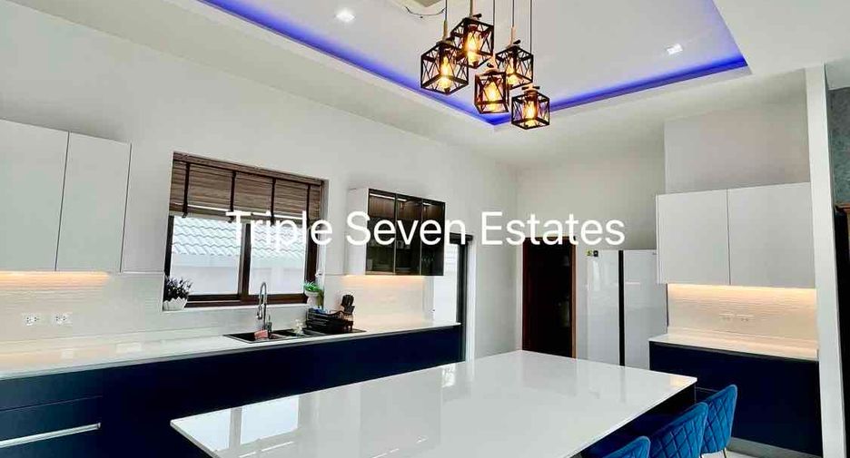 For sale そして for rent 4 ベッドルーム villa in East Pattaya, Pattaya