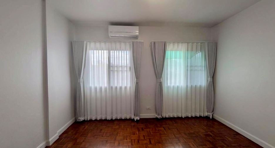 Casa adosada en alquiler de 3 habitaciones en Hang Dong, Chiang Mai