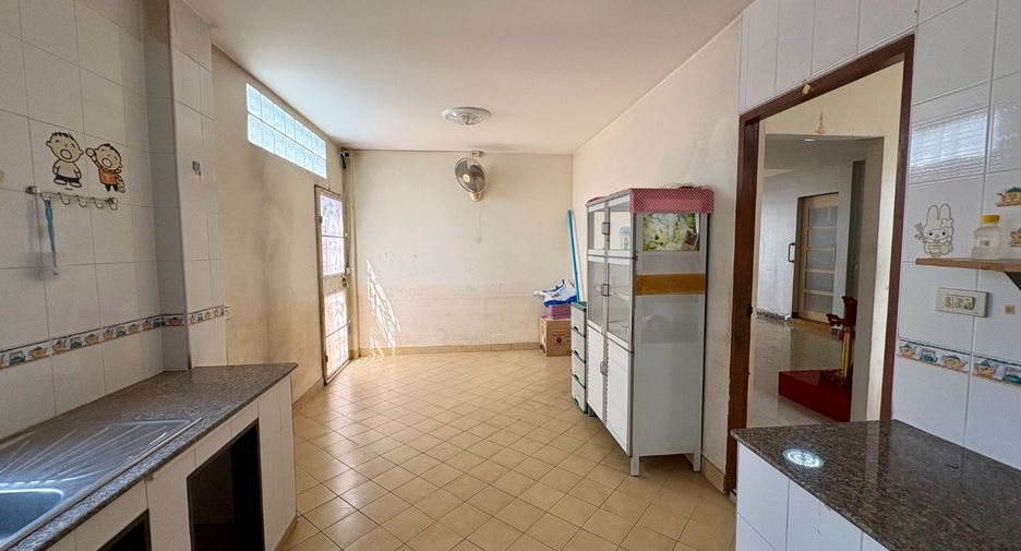For sale 6 bedrooms house in Bang Bua Thong, Nonthaburi