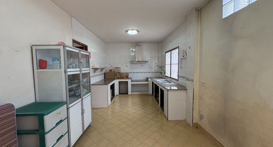For sale 6 bedrooms house in Bang Bua Thong, Nonthaburi