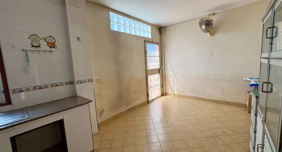 For sale 6 bedrooms house in Bang Bua Thong, Nonthaburi