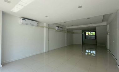 For rent and for sale 4 bedrooms townhouse in Mueang Phitsanulok, Phitsanulok