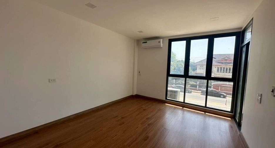 Аренда и продажа 4 спальни таунхаус в Mueang Phitsanulok, Пхитсанулок
