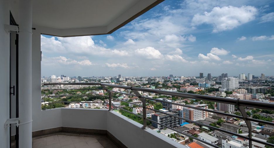 For rent 2 bedrooms condo in Chatuchak, Bangkok