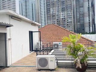 For sale 3 bedrooms apartment in Khlong Toei, Bangkok