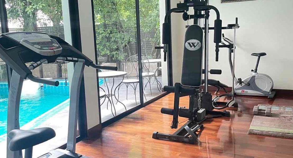 For sale 3 bedrooms apartment in Khlong Toei, Bangkok