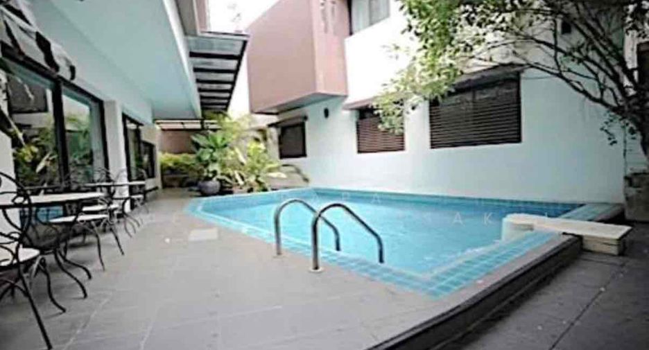 For sale 3 bedrooms apartment in Khlong Toei, Bangkok