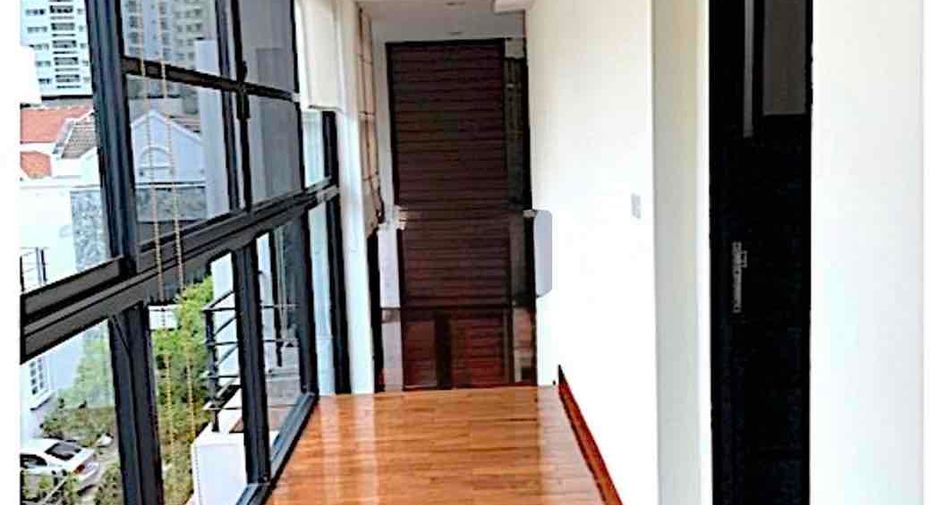 For sale 3 bedrooms apartment in Khlong Toei, Bangkok