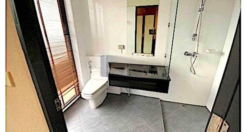 For sale 3 bedrooms apartment in Khlong Toei, Bangkok