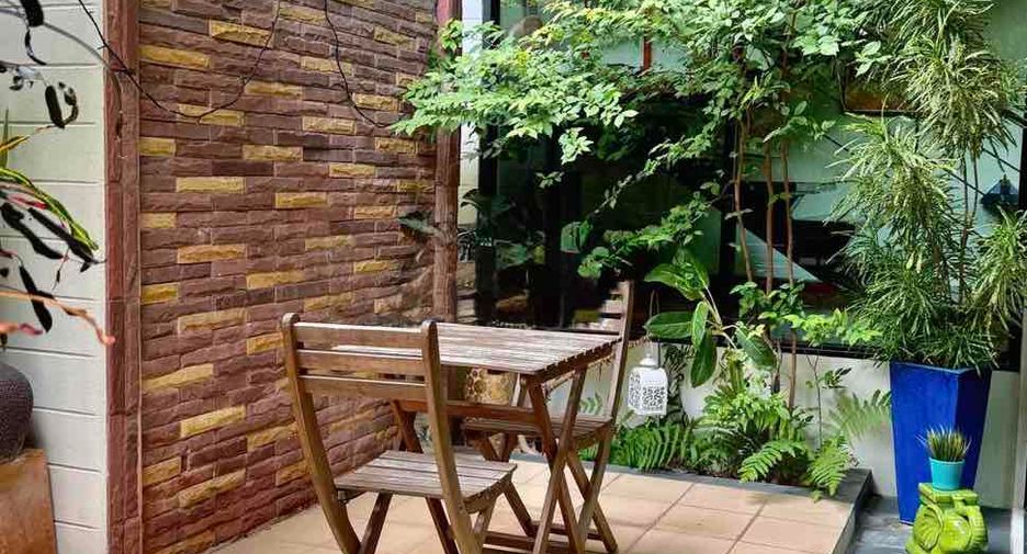 For sale 3 bedrooms apartment in Khlong Toei, Bangkok