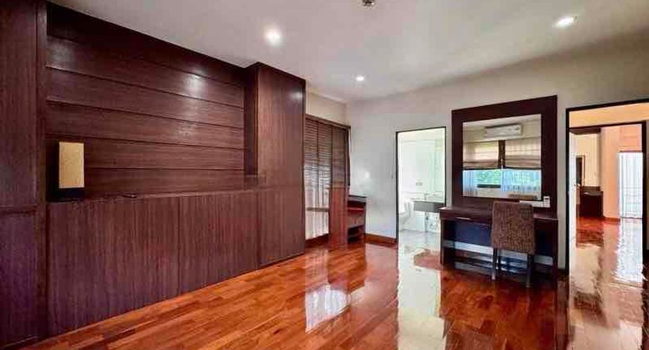 For sale 3 bedrooms apartment in Khlong Toei, Bangkok