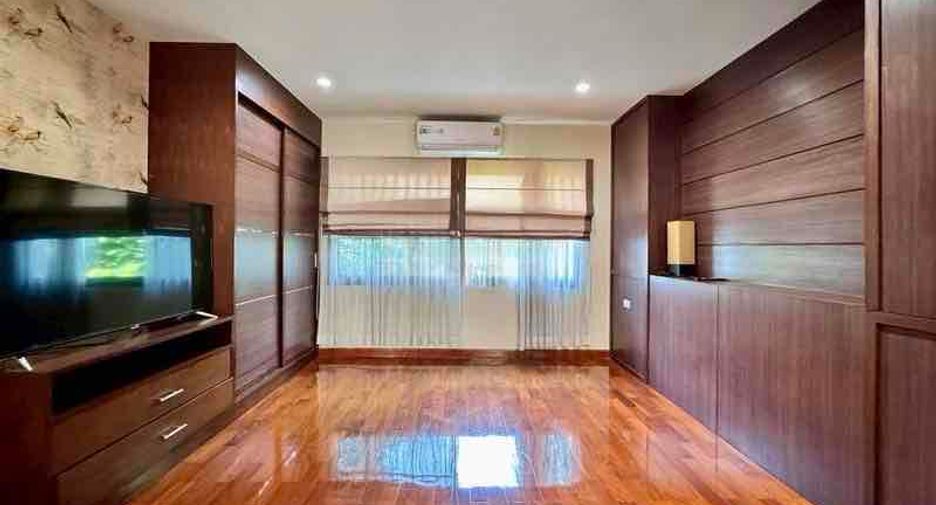 For sale 3 bedrooms apartment in Khlong Toei, Bangkok