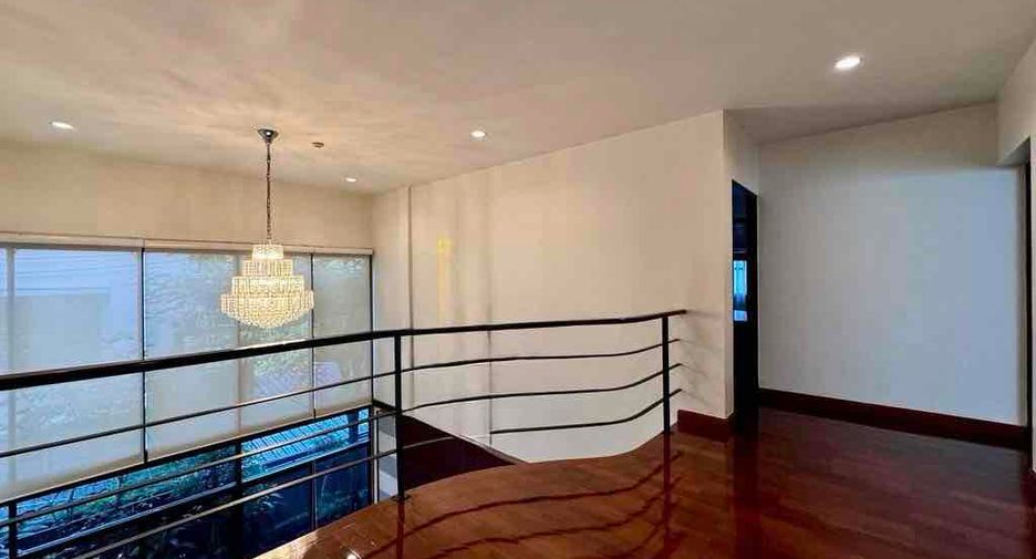 For sale 3 bedrooms apartment in Khlong Toei, Bangkok