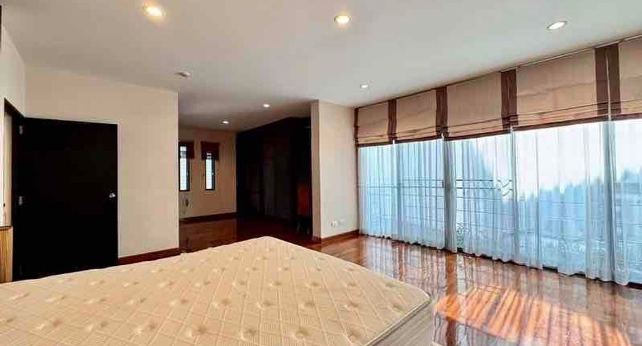 For sale 3 bedrooms apartment in Khlong Toei, Bangkok