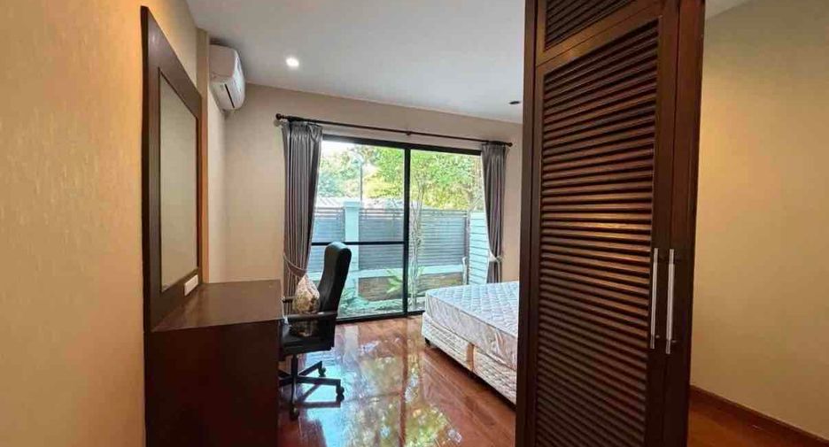 For sale 3 bedrooms apartment in Khlong Toei, Bangkok
