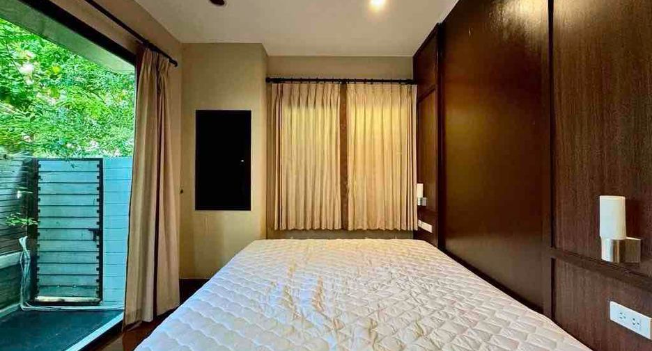 For sale 3 bedrooms apartment in Khlong Toei, Bangkok