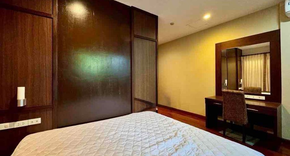 For sale 3 bedrooms apartment in Khlong Toei, Bangkok