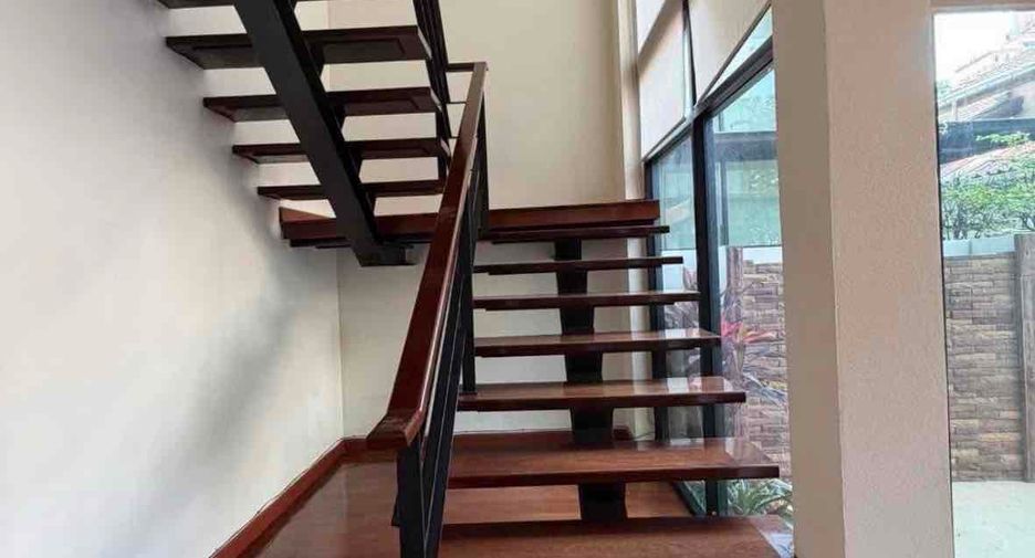 For sale 3 bedrooms apartment in Khlong Toei, Bangkok
