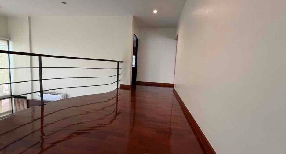 For sale 3 bedrooms apartment in Khlong Toei, Bangkok