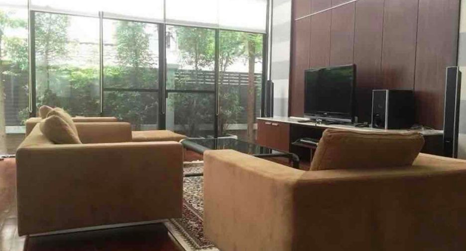 For sale 3 bedrooms apartment in Khlong Toei, Bangkok