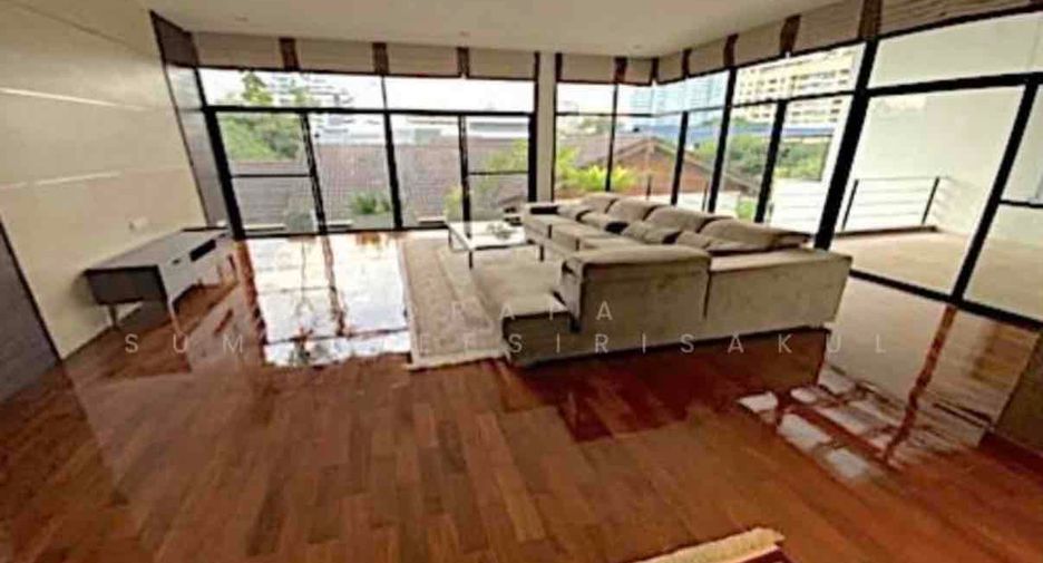 For sale 3 bedrooms apartment in Khlong Toei, Bangkok