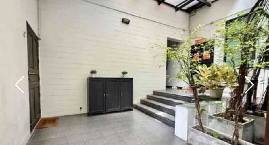 For sale 3 bedrooms apartment in Khlong Toei, Bangkok