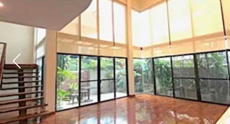 For sale 3 bedrooms apartment in Khlong Toei, Bangkok