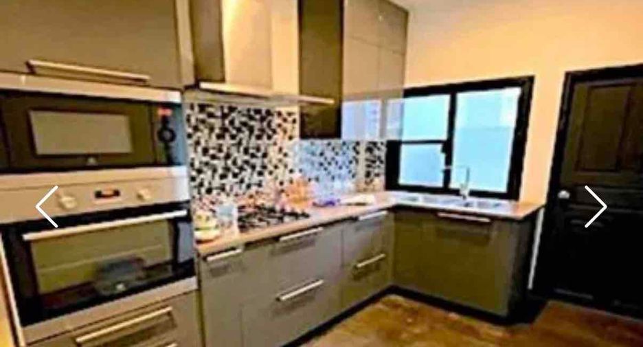 For sale 3 bedrooms apartment in Khlong Toei, Bangkok