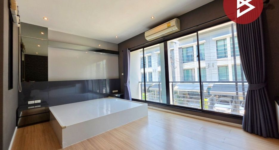 For sale 3 bedrooms townhouse in Mueang Nonthaburi, Nonthaburi