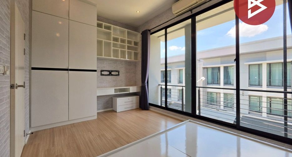 For sale 3 bedrooms townhouse in Mueang Nonthaburi, Nonthaburi