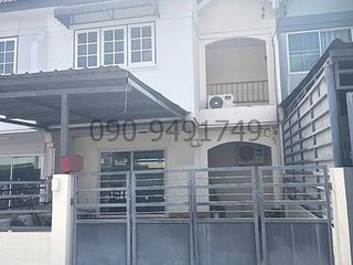 For rent 3 bedrooms townhouse in Bang Na, Bangkok