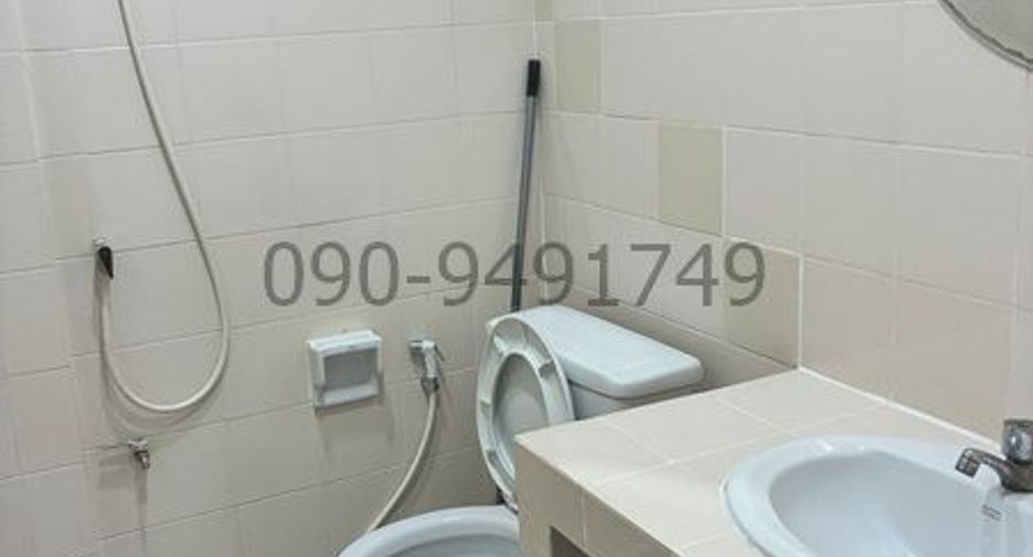 For rent 3 bedrooms townhouse in Bang Na, Bangkok