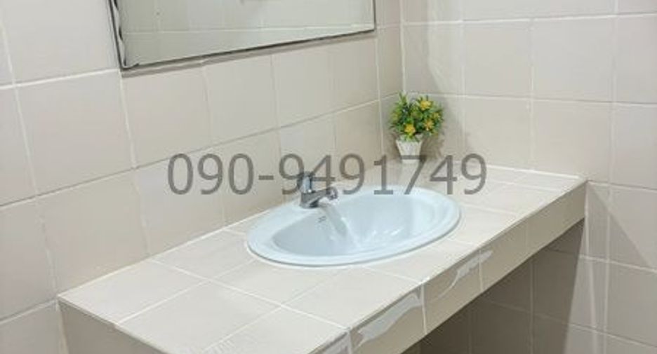 For rent 3 bedrooms townhouse in Bang Na, Bangkok