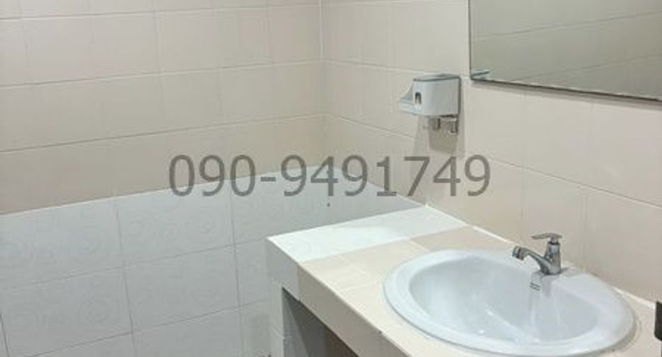 For rent 3 bedrooms townhouse in Bang Na, Bangkok