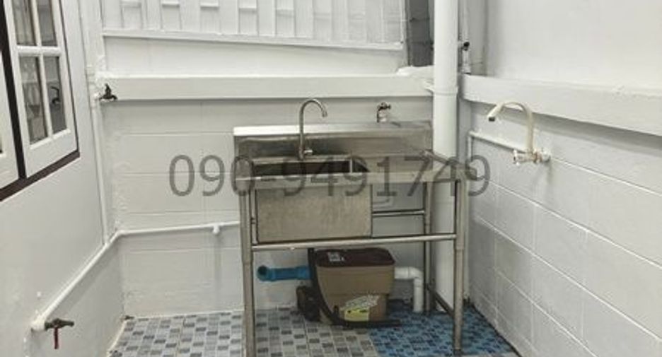 For rent 3 bedrooms townhouse in Bang Na, Bangkok